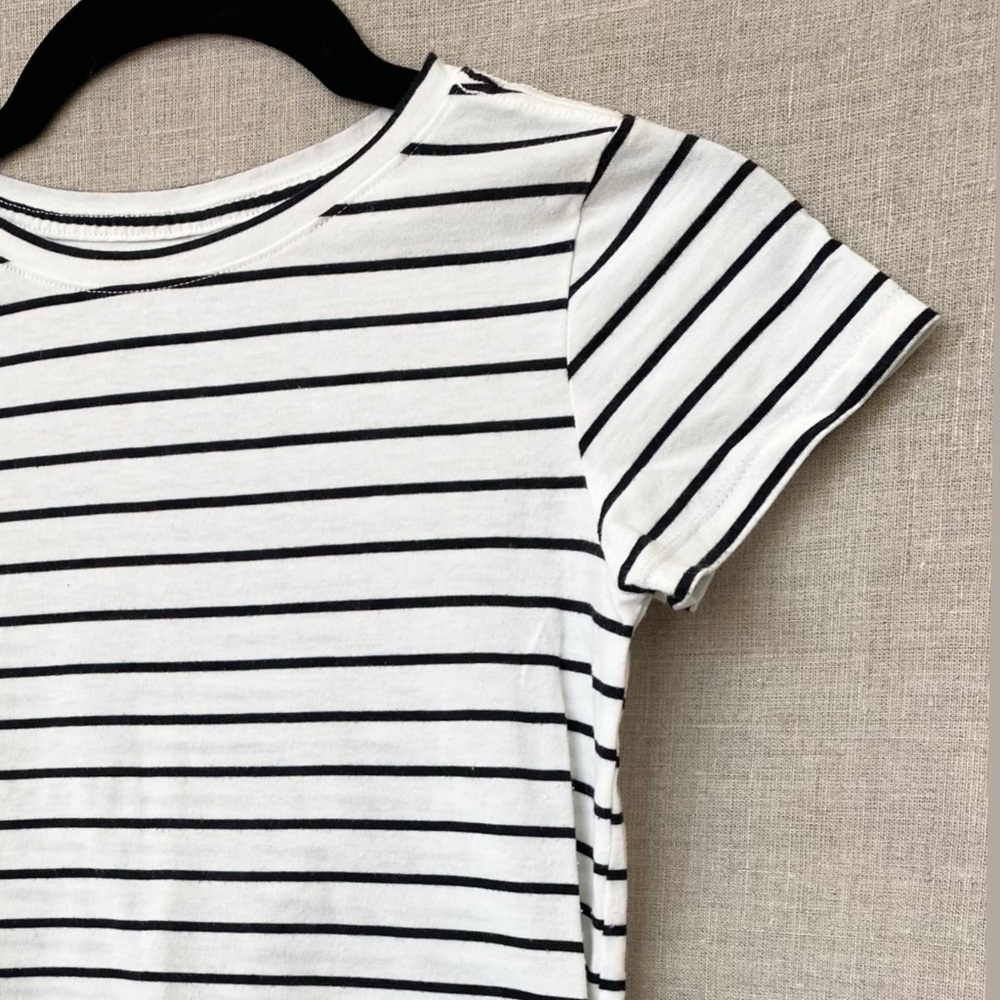 Old Navy Black and White Striped Tee | Versatile |  Minimalist | Medium 8